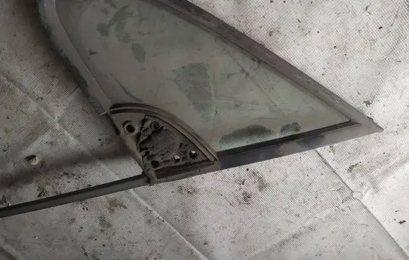 Peugeot 307 Front door vent window glass four-door as2