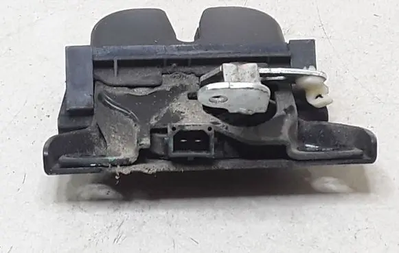 Audi A3 S3 8L Tailgate/trunk/boot lock/catch/latch 8L0827520C