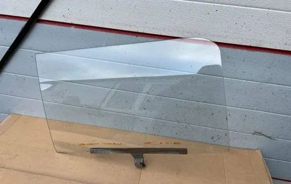 Opel Rekord C Front door window/glass (coupe) 