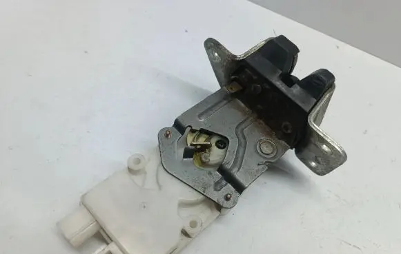 Mitsubishi Grandis Loading door lock 05721