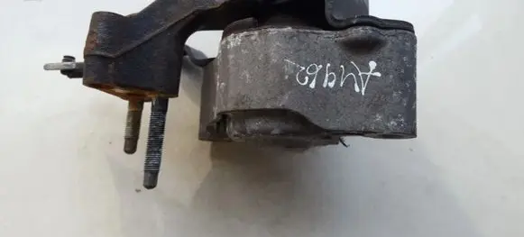 Toyota Prius (XW20) Engine mount bracket