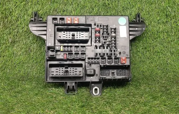 Opel Insignia A Power management control unit 13277321