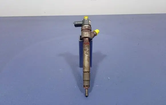 Volvo XC90 Fuel injector 30750283