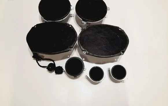 Jeep Grand Cherokee Subwoofer speaker 