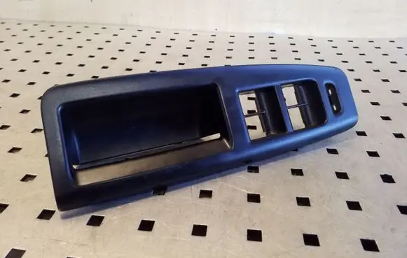 Volkswagen Polo IV 9N3 Front door window switch trim 6Q1867171F