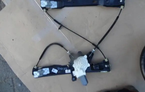 Ford Focus Front window lifting mechanism without motor XXXXXXXXXXX