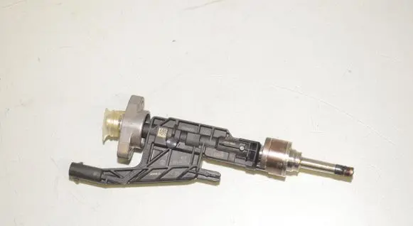 BMW X1 U11 Fuel injector 8744746 13538744746