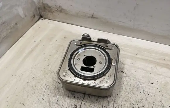 Hyundai Santa Fe Oil filter mounting bracket