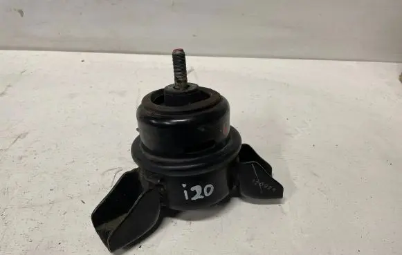 Hyundai i20 (PB PBT) Engine mount bracket 218121J000