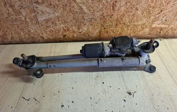 Honda FR-V Front wiper linkage and motor 32238