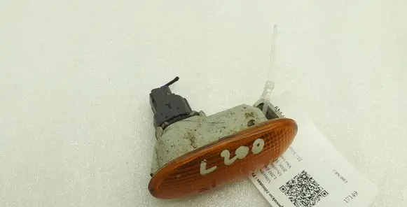 Mitsubishi L200 Front fender indicator light