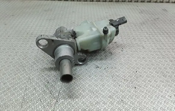 Master brake cylinder