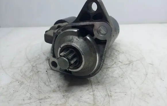Volkswagen Golf IV Starter motor 020911023F