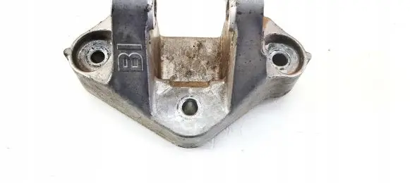 Nissan X-Trail T32 Engine mount bracket