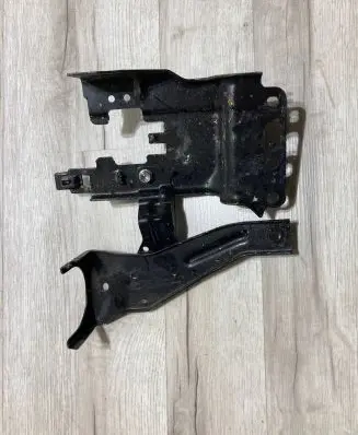Toyota Hilux VIII Engine mounting bracket