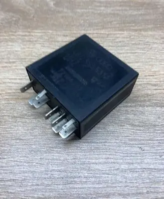 Volkswagen PASSAT B5 Other relay 4B0955531A 72WA401
