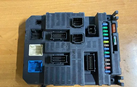 Peugeot 207 Comfort/convenience module 9663798380 A12273