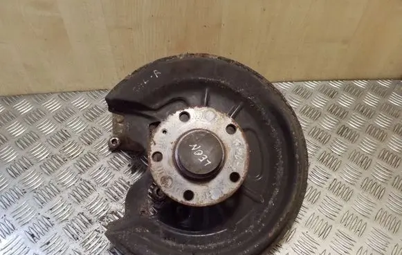 Rear wheel hub spindle/knuckle