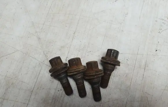 Peugeot Partner Nuts/bolts