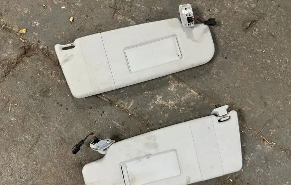 Volkswagen Golf VI Sun visor