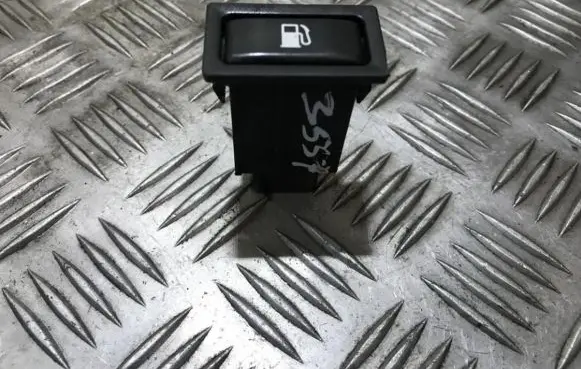 Toyota Avensis T250 Fuel tank opening switch 156795