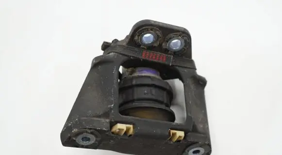 Volvo S90, V90 Engine mount bracket