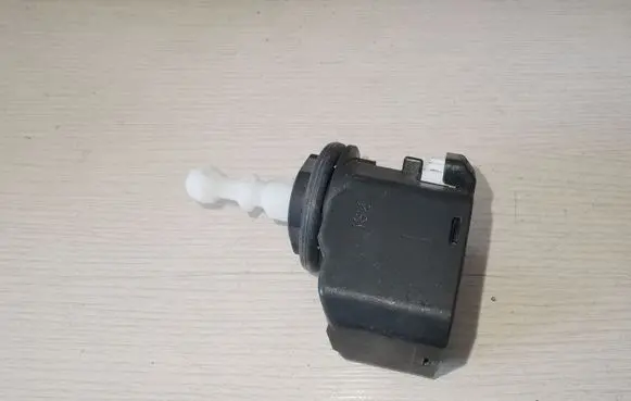 Volkswagen Crafter Headlight level adjustment motor 00883000