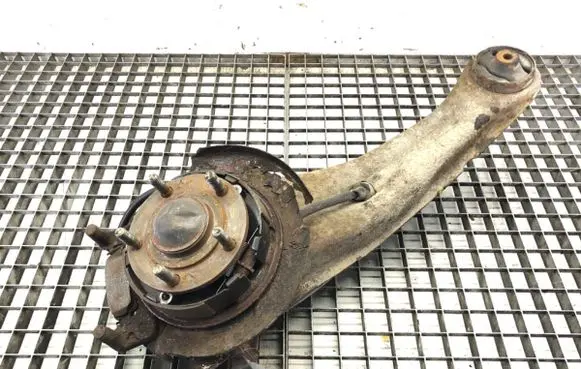Rear wheel hub