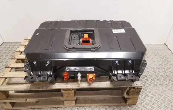 Chrysler Pacifica Hybrid / electric car battery 05193186AB