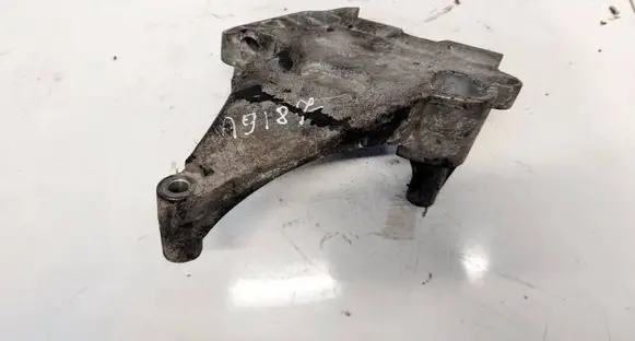 Volkswagen PASSAT B6 Engine mounting bracket 03G199207A