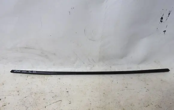 Volvo V40 Cross country Rear door glass trim molding