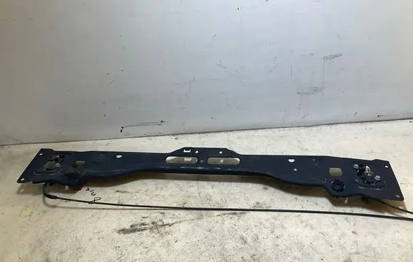 Mercedes-Benz CLS C218 X218 Radiator mount bracket A0009912595