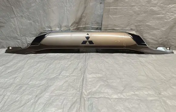 Mitsubishi Outlander Trunk door license plate light bar 5817A265-02