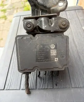 Volkswagen Touran II ABS Pump 1K0907379BE 10096103433 10061936541