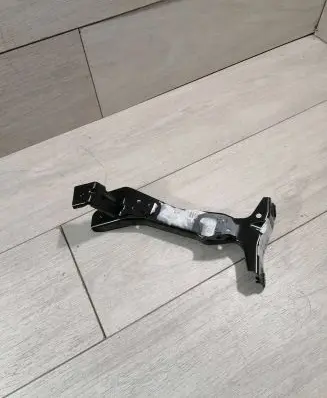 Audi A3 S3 8V Fender mounting bracket 8V0821135A