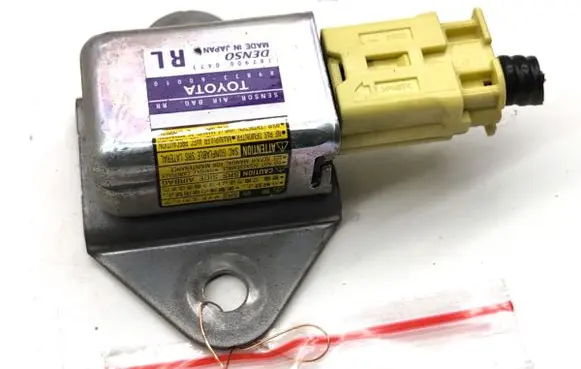 Toyota Land Cruiser (FJ75) Airbag deployment crash/impact sensor 8983360010
