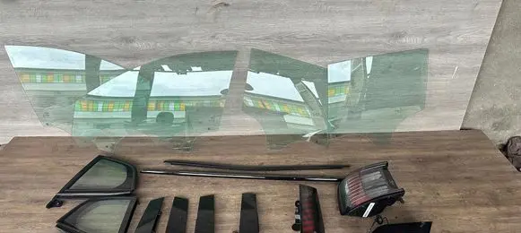 Volvo EX30 Rear side window 234503--09ww