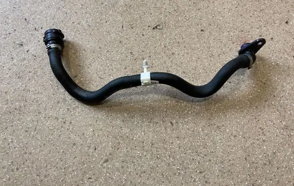 BMW X1 U11 Engine coolant pipe/hose 8478452
