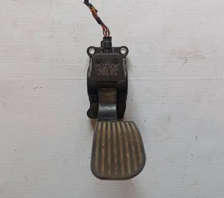 Mercedes-Benz Sprinter W906 Accelerator throttle pedal a9063000404 0280755023