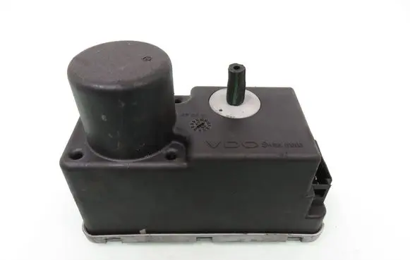 Volkswagen Golf III Central locking vacuum pump 1H0962257