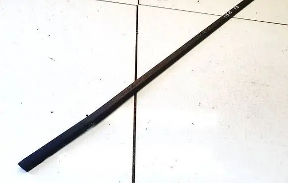 Volkswagen Touran I Front door glass trim molding