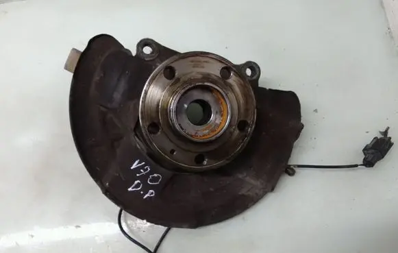 Volvo V70 Front wheel hub 