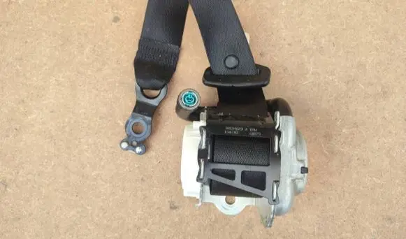 Mercedes-Benz C W205 Rear seatbelt 34134621