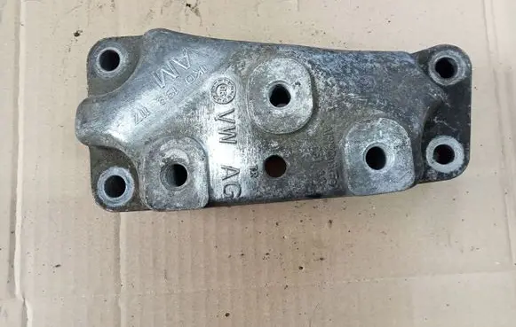 Gearbox mounting bracket