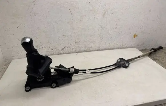 Ford Focus Gear shifter/selector 4M5R7C453DB