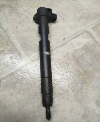Mercedes-Benz CLA C117 X117 W117 Fuel injector 28230891 A6510701387 03803853