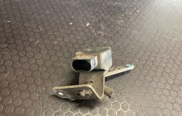 BMW 5 F10 F11 Rear air suspension level height sensor 37146786798