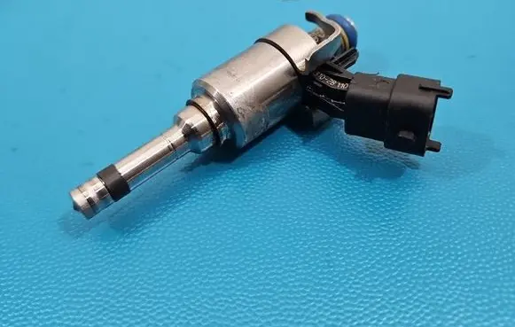 KIA Sportage Fuel injector 0261500100 IMPRK1539649
