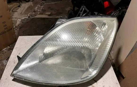 Ford Fiesta Headlight/headlamp