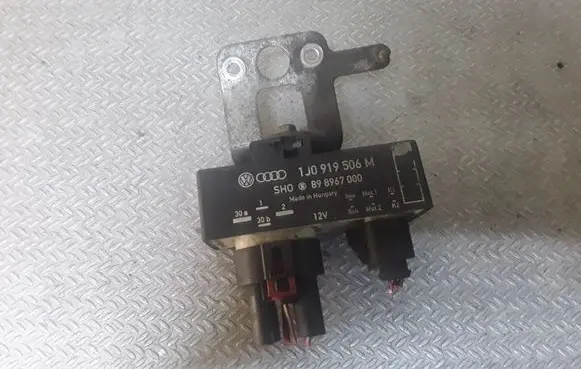 Coolant fan relay
